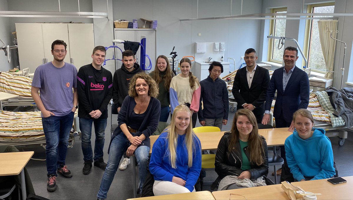 strolenberg's tweet photo. Gastlessen gegeven op mijn oude school @Alfacollege. Deel van de leerlingen mag deze week voor het eerst stemmen voor de gemeenteraadsverkiezingen. Leuk om te horen wat speelt en leeft onder jongeren en wat te kunnen vertellen over de democratie en politiek. https://t.co/VgiQ4RiGTp