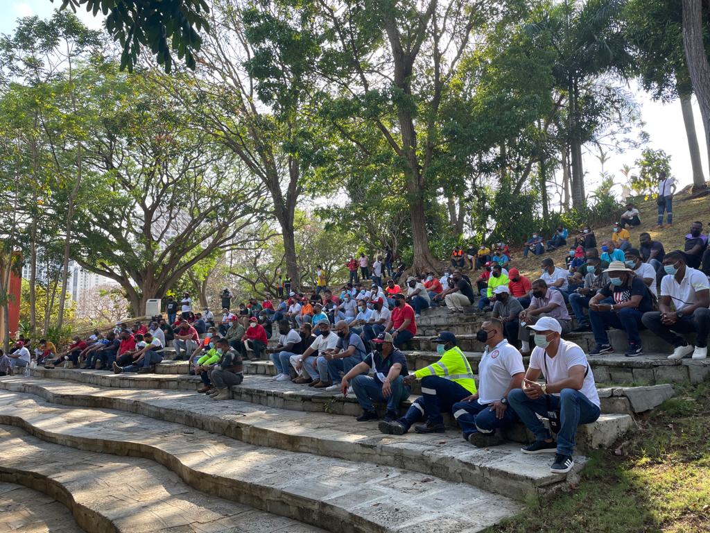 SuntracsPanama's tweet photo. #ConsejoSindical | ⭕  
 Nos une nuestros intereses de clase, la clase obrera. Es esa conciencia de clase la que nos pone en paso firme decir que:
No estamos mendigando limosna.
Estamos por conquistar otro derechos: El derecho de salario digno https://t.co/T4E1Si7E92
