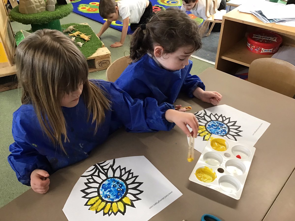 OffasMeadAc's tweet photo. #DRAGONCLASS Can you guess what we’re making? Big reveal coming soon!!! 🌻 #bebrave #havepeace #showsupport https://t.co/rvvLDtyjy4