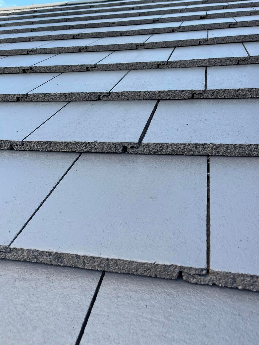 properlauk's tweet photo. Roof tiles left unprotected vs roof tiles treated with RENOTEC Roof Coating!
By preventing water ingress, you help to prevent moss growth, discolouration & damage to your roof tiles.
Why not get in touch for more information regarding our super hydrophobic coatings?
#ProPERLA https://t.co/lilgP5s9Gw
