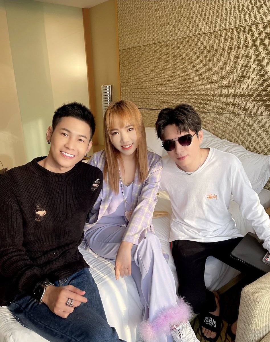 PattyPat_Alone's tweet photo. การที่เราได้มาเจอกันตรงนี้คืออะไร อาจเป็นพรหมลิขิตที่ขีดเอาไว้ให้เรารักกัน💕
💚CAUSE U R MY BABY BRIGHT

💚ขอบคุณความจำดีๆตลอดมา
THANK YOU😊
LOVE❤️

#BabyBrightxKristSingto 
#BabyBrightRememberForever
#KristPerawat #SingtoPrachaya 
#คริสสิงโต #ยูยู่ของคุณพี #สมุนจ้าวป่า #ทีมพีรญา https://t.co/QyJpug2fU5