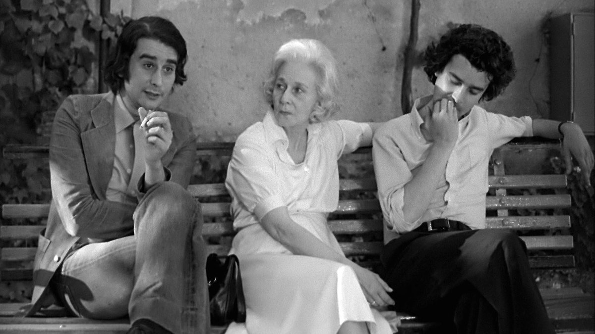 Carrrr_verdu's tweet photo. Llevo desde ayer completamente obsesionada con esto:
El desencanto - Jaime Chávarri (1976) // Sobre la desintegración del clan Panero-Blanc, una família burguesa (de poetas) del tardofranquismo... Sin duda my cup of tea 👀 https://t.co/UGwpsXJ2FG