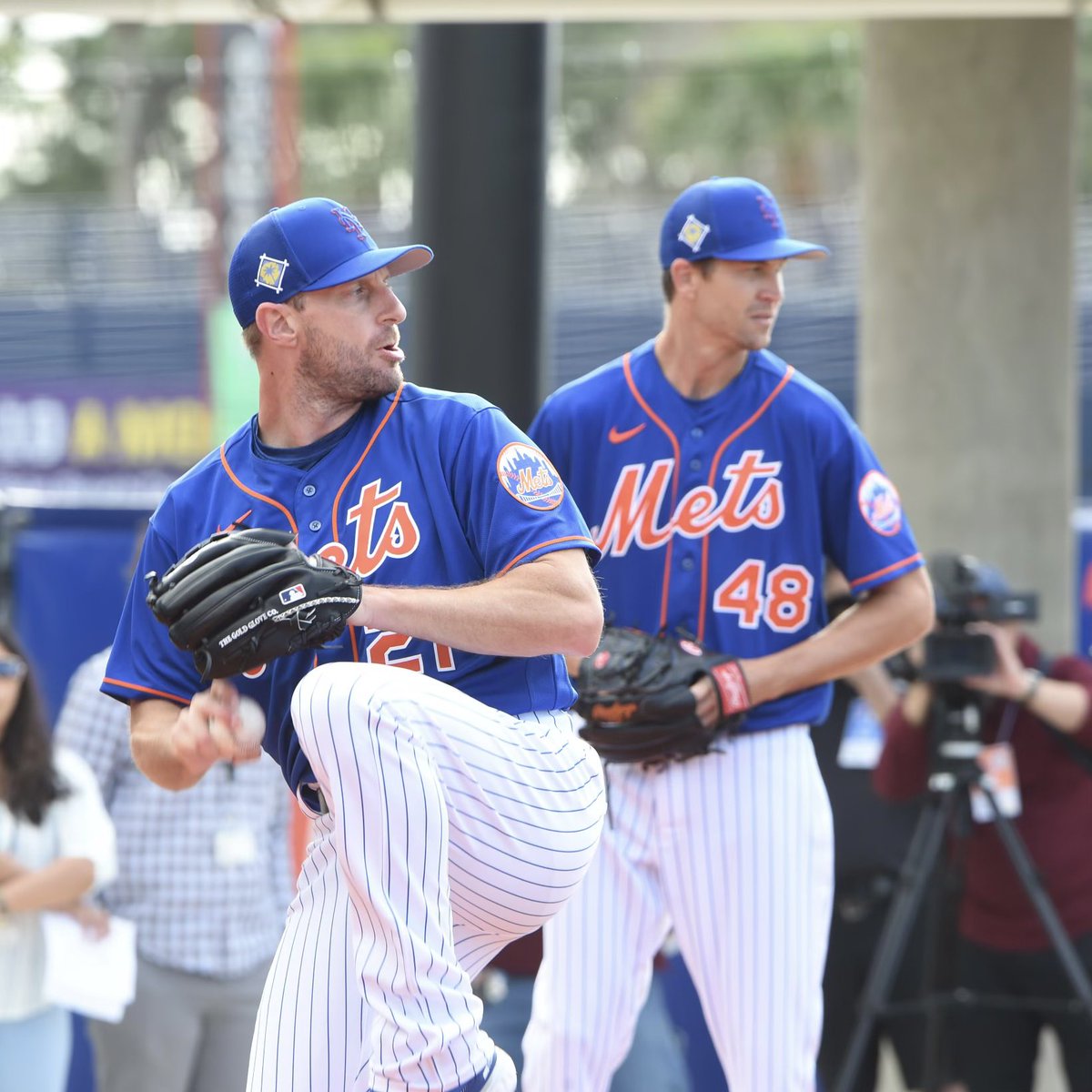 Mets's tweet photo. Seeing double. 🐐🐐 https://t.co/2SmdfeKp5O
