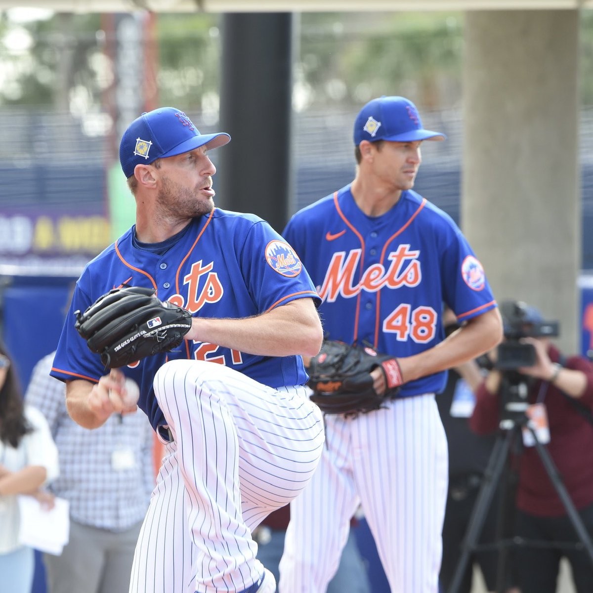 Mets's tweet photo. Seeing double. 🐐🐐 https://t.co/2SmdfeKp5O