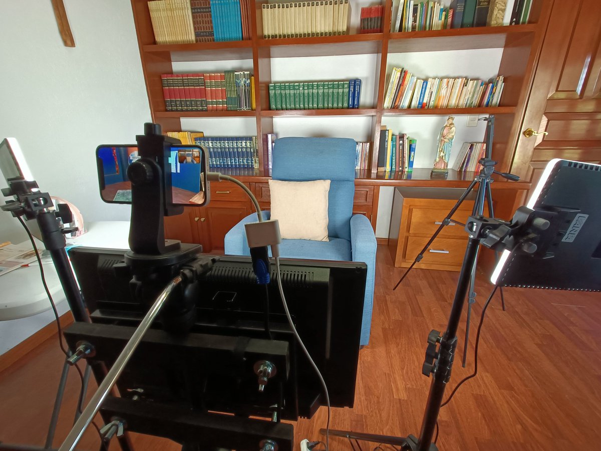 rbk_torres's tweet photo. Trabajando #ProducciónTV #EsneTV 🙌 ánimas!! https://t.co/7nH2JsKKnA