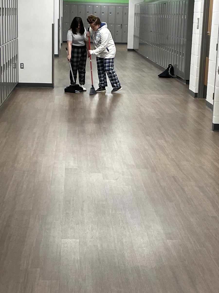 Gotta love when you see students walking the halls sweeping the floors when they have a break from class! #Leaveitbetterthanyoufoundit #FindYourGreatness ⁦<a href="/hjswildcat/">Mr. Tracy</a>⁩