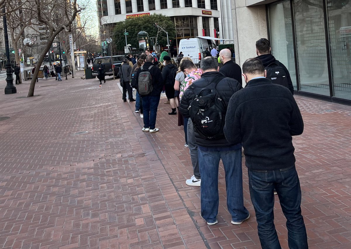 ryo1kato's tweet image. long line for COVID test #srecon22