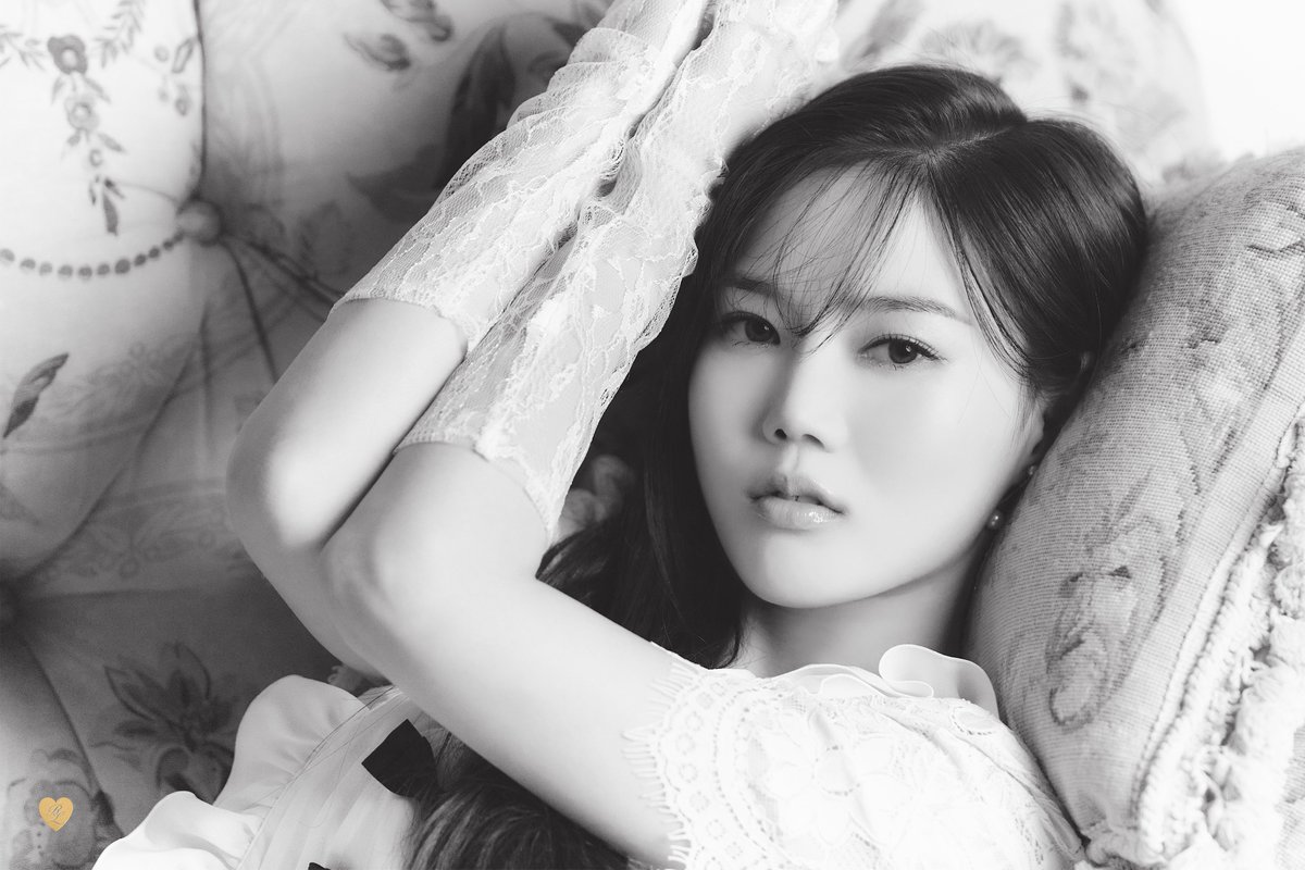 8_OHMYGIRL's tweet photo. 𝑶𝑯 𝑴𝒀 𝑮𝑰𝑹𝑳 2𝑵𝑫 𝑨𝑳𝑩𝑼𝑴 [𝑹𝒆𝒂𝒍 𝑳𝒐𝒗𝒆]

𝑳𝒐𝒗𝒆 𝑩𝒐𝒖𝒒𝒖𝒆𝒕 𝑷𝒉𝒐𝒕𝒐𝒈𝒓𝒂𝒑𝒉𝒚 💐

#오마이걸 #𝑶𝑯𝑴𝒀𝑮𝑰𝑹𝑳 #𝑹𝒆𝒂𝒍𝑳𝒐𝒗𝒆
#효정 #𝑯𝒚𝒐𝒋𝒖𝒏𝒈

𝑪𝒐𝒎𝒊𝒏𝒈 𝑺𝒐𝒐𝒏
2022. 03. 28 𝑷𝑴 6 https://t.co/637j8Rl91O