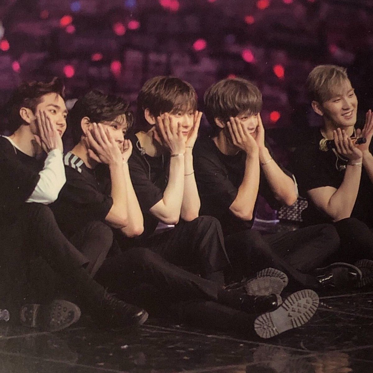 jeepzo's tweet photo. ไม่รู้ว่าฤดูใบไม้ผลิที่ว่าจะมาถึงเมื่อไหร่
#하나둘셋_뉴이스트_사랑해
แต่ก็ไม่มีเหตุผลที่จะไม่รอนี่เนอะ
#EVERYWHERE_WITH_NUEST https://t.co/HFtnhSYVEd