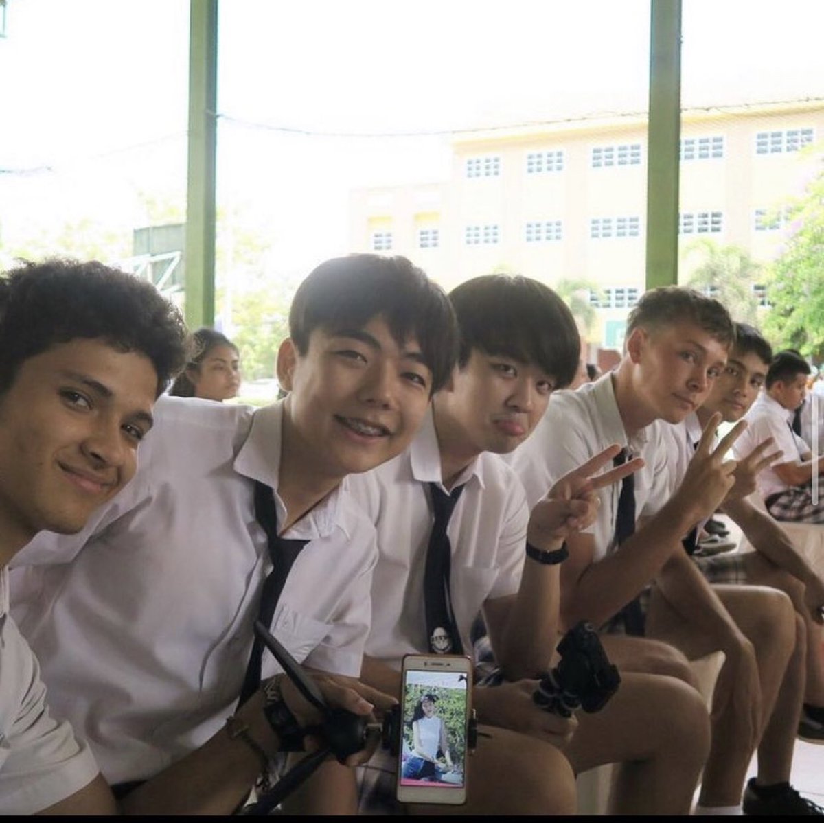 moonsunseameyou's tweet photo. พอดูคลิปแล้วเสียใจแทนพี่ซิมเลย คิดถึงตอนพี่ซิมทำคลิปแรกๆเลย คิดถึงเพื่อนพี่ซิมตอนมัธยมมากฮื่ออออ เขาดูรักกันมาก มิตรภาพ ความจริงใจ #kyutaeoppa https://t.co/sN2QnZgdvs