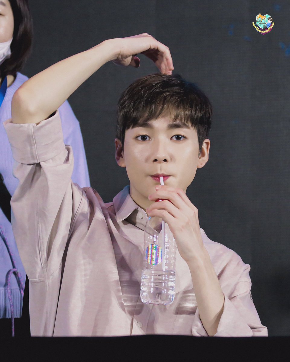 baidu_aron_bar's tweet photo. 💚 𝐇𝐚𝐩𝐩𝐲 𝟏𝟎𝐭𝐡 𝐀𝐧𝐧𝐢𝐯𝐞𝐫𝐬𝐚𝐫𝐲 🐶

#하나둘셋_뉴이스트_사랑해
#NUEST_LOVE_FOREVER

【前线：郭糯米 修图：丝带】

#ARON #아론 #곽아론  #뉴이스트  #NUEST https://t.co/MbHSTOAPT6