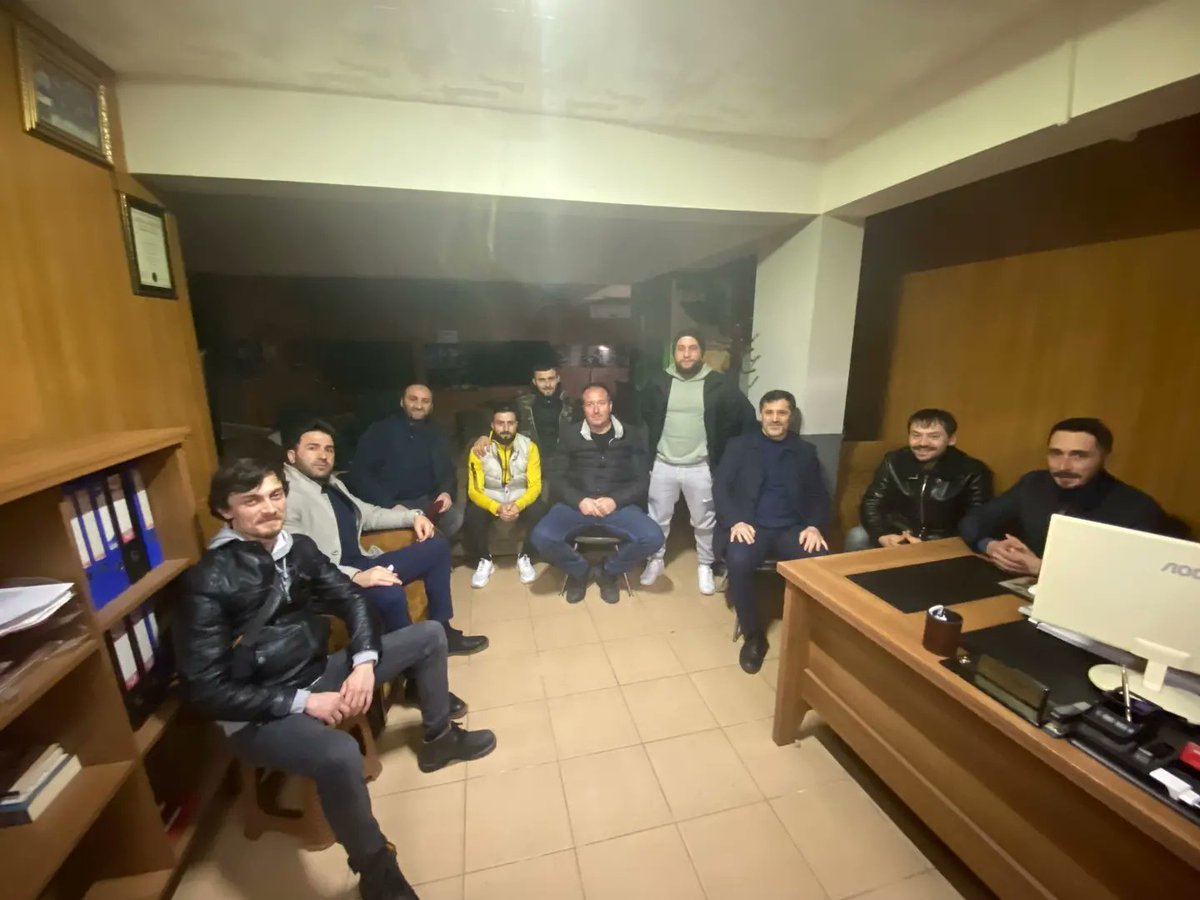 akemalsofu's tweet photo. 📍 Dünya mazlumlarının umudu Reis'imize destek için Partimize üye olmaları sebebiyle Yasir Yüksek Kardeşimiz ve Arkadaşlarını ziyaret ederek kendilerini tebrik ettik. 
📍Hüseyin Korkmaz
📍Mustafa Erdoğan
📍Muhtarımız Ramazan Kaya  
Ve #Akova mahalle sakinlerimizle sohbet ettik. https://t.co/wk190m5Mqc