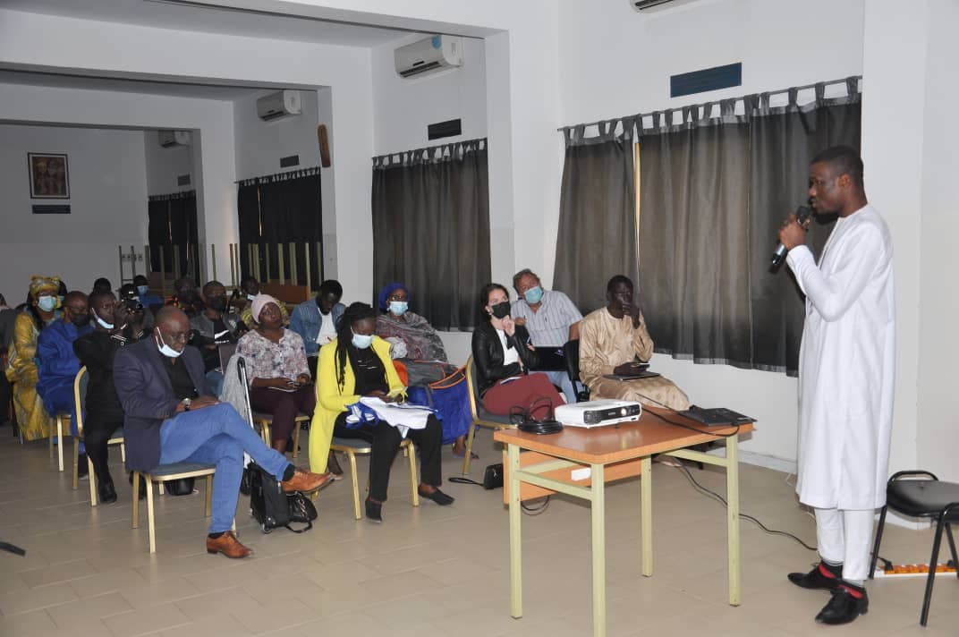 FranceoSenegal's tweet photo. 🧑🏫 Matinée d'échanges aux @CoursHann avec des professeurs du programme sénégalais autour de plateformes numériques telles qu' #Imaginecole, #Senprof Simen et #reliefh @ifef_oif en présence de la @CONFEMEN.
#Francophonie https://t.co/zuLpmpxMqF