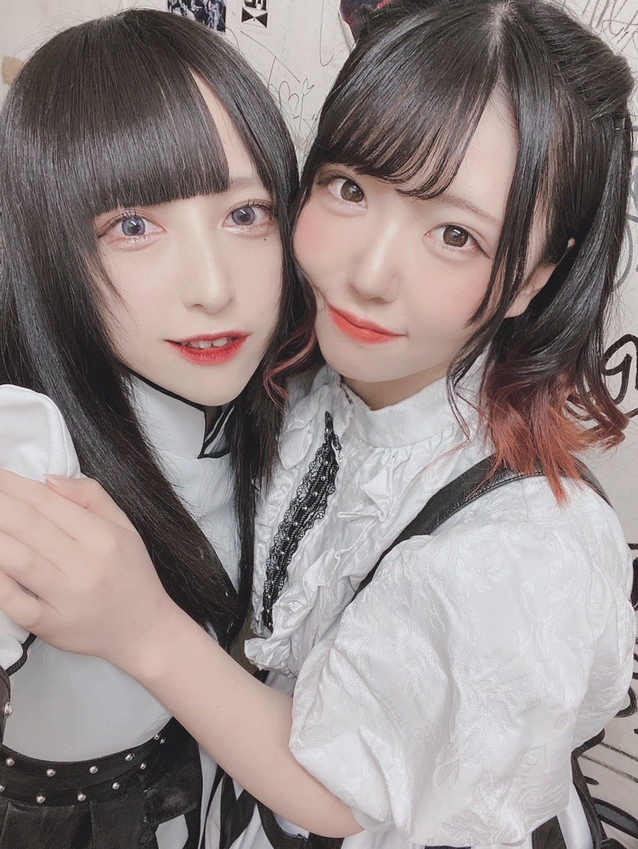 てふてふのメンバーがウイネで本当に
良かったなって思ってるよ
ツボが浅くてなんでも笑ってくれたり
すぐ電柱に頭ぶつけたりするけど
そんな所も愛おしいなぁって。

ウイネと活動出来て幸せでした
たくさんありがとう、お疲れ様ね