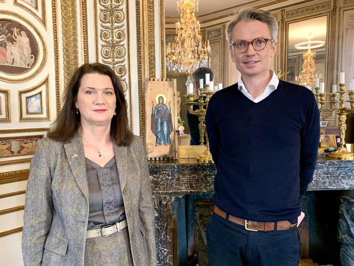 Vår fantastiska ambassadör till Ukraina, <a href="/TobiasThyberg/">Tobias Thyberg</a> är hemma i Sverige tillfälligt. Ett tillfälle att få diskutera aktuella frågor och ta del av hans bedömning. Mycket tacksam för hans och ambassadens utmärkta arbete under denna kris!