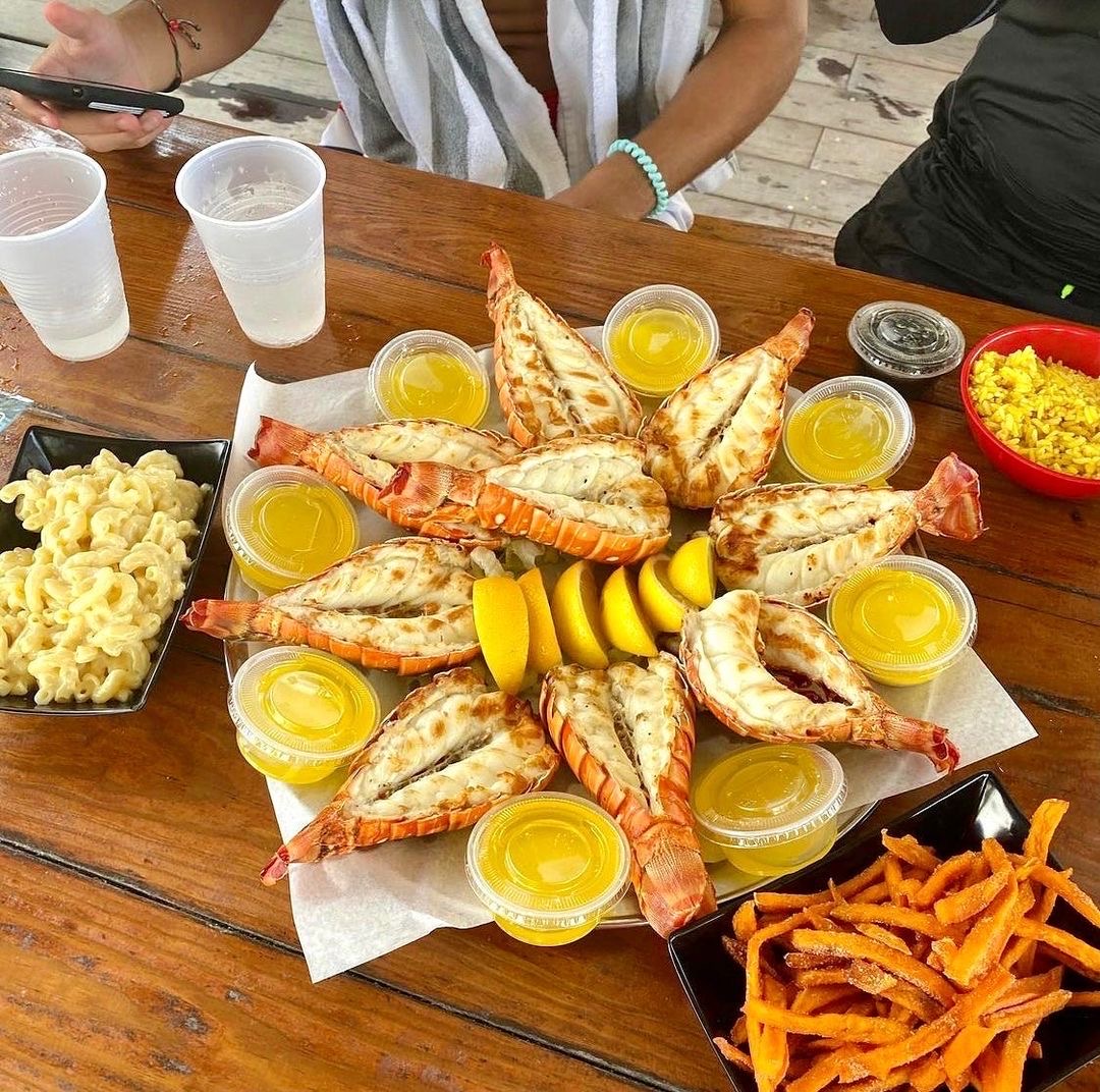 Did you know you can cook your catch in many restaurants in #KeyWest? At <a href="/danteskeywest/">danteskeywest</a> Fresh lobster tails brought in &amp; cooked up on the spot while you relax in the pool! 🦞 Sounds like the dream meal. ⁣
⁣
📸: <a href="/maytefellove/">Mayte Fellove</a>