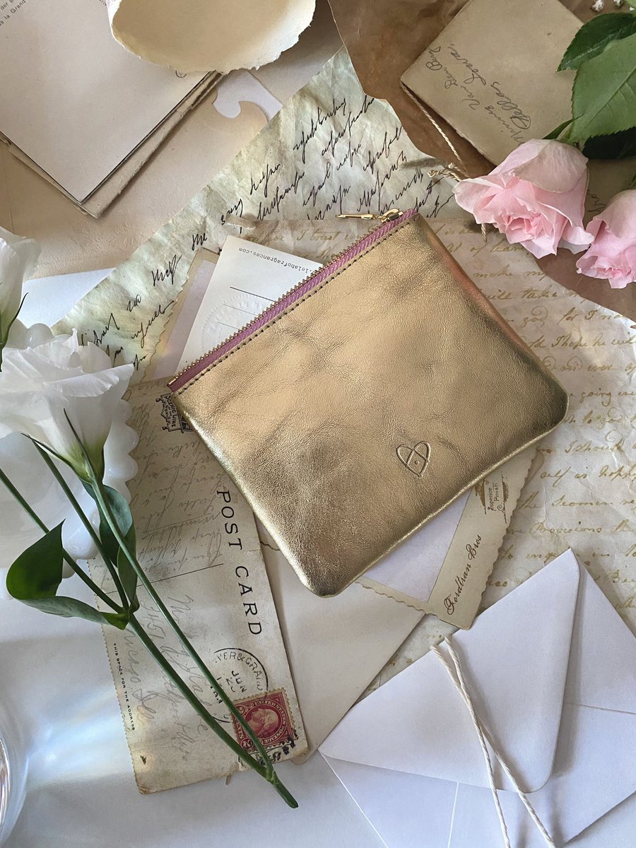 patentofheart's tweet photo. Writing little love notes to self ? What is your word today ? #WhyNotLove https://t.co/D0cQFp53wO