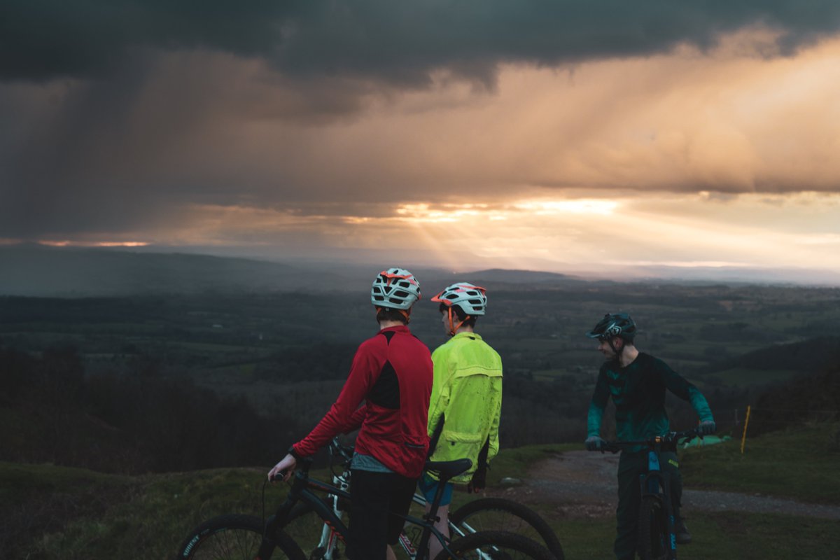 malcolOP's tweet photo. Making the difficult decision whether to stop and admire the impending rainstorm or get to shelter as soon as possible!

Always stay for the view.

#malcolop #mtb @malverncollege https://t.co/LYBaSSbOLn