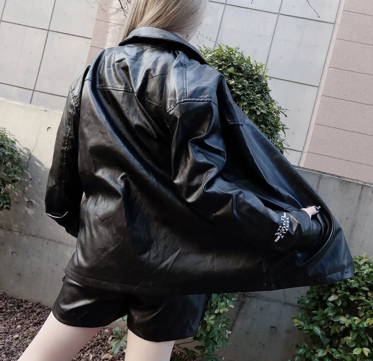 NieR_tokyo's tweet photo. 🎁本日〆切プレゼント企画🎁

【春用FAKE LEATHER JACKET】

🎁3名様にプレゼント🎁

ユニセックスアイテムです🐰

◼応募方法
フォロー(@NieR_tokyo) &amp; RT
◼締切〆  本日24時

※鍵垢の方も対象内です。
是非ご参加ください🙇‍♂️🙇‍♀️ https://t.co/zJOsdCkBaG