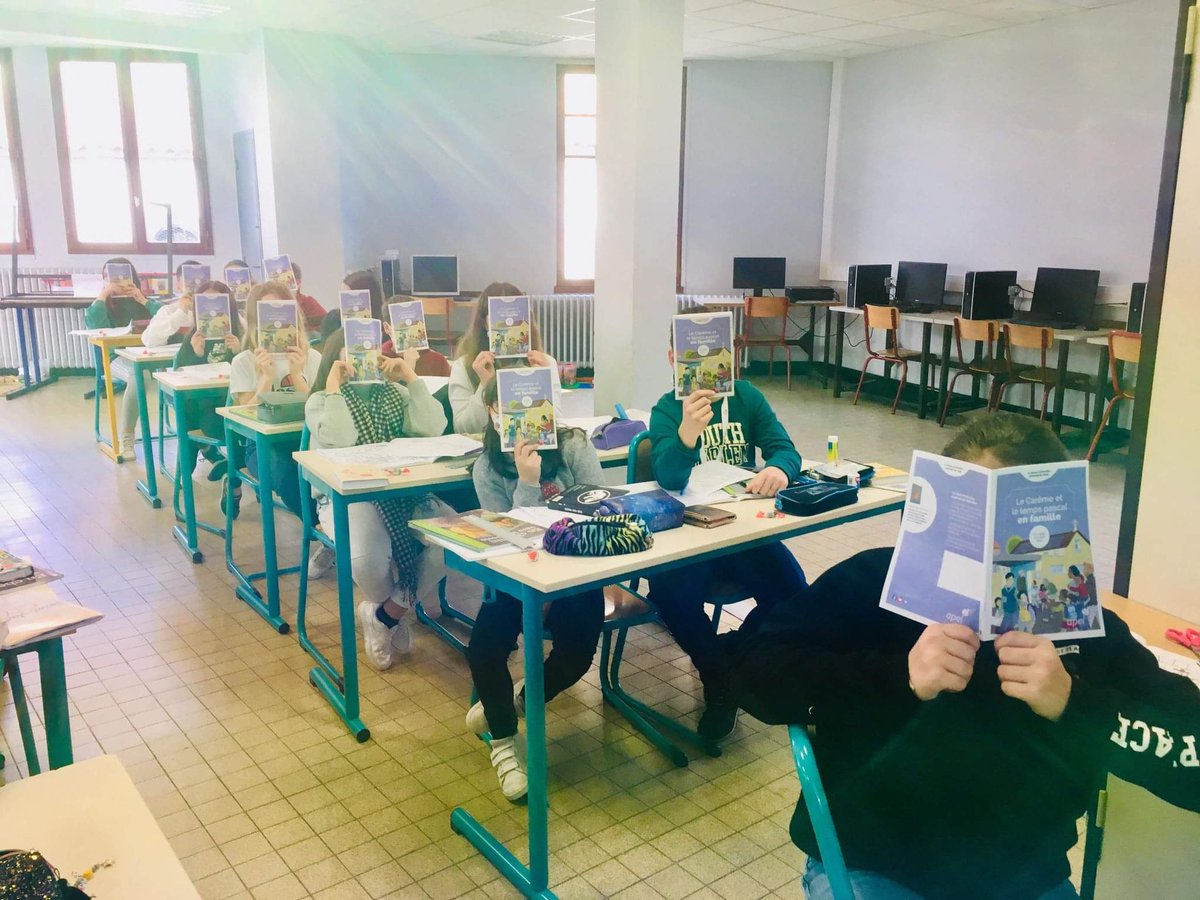 APELpuydedome's tweet photo. Info #Apel63 Les livrets de #carême2022 ont été offerts par l'APEL Saint Joseph @PontDuChateau aux élèves de l'établissement 💜
#ApelNationale
@EnsCatho @Departement63 @acclermont https://t.co/C3lTMf0CSW