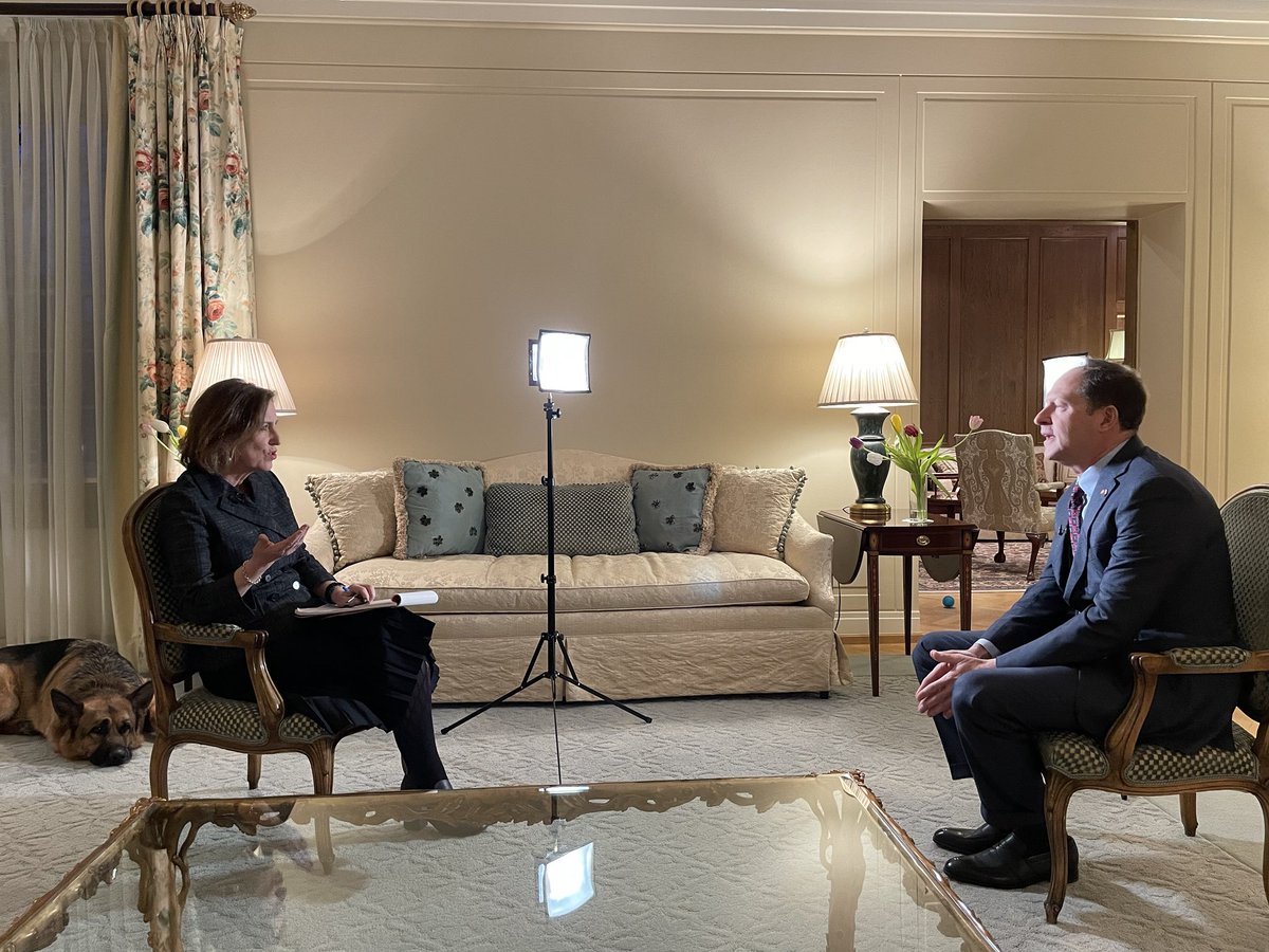 KirstyWark's tweet photo. Speaking to the US ambassador to Poland in Warsaw for tonight’s special edition of #newsnight https://t.co/sPLucaTsIS