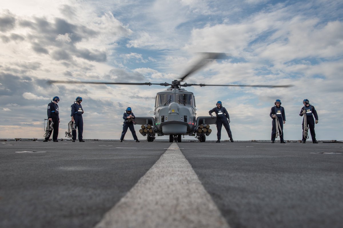 hmsdiamond's tweet image. MARITIME SECURITY. As part of NATO SNMG2, we seek to increase security through cooperation and building relationships with our partners and allies. We are the first line of defence for maintaining the safety and security of the worlds’ shipping. ⚓️🌍 #WeAreNATO #StrongerTogether