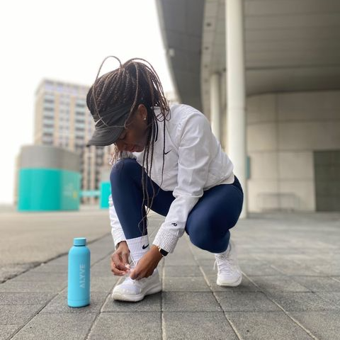 AlyveWellness's tweet photo. One of our Alyve early birds enjoying a scenic sunrise with her free stainless steel water bottle 🌅
​
​#AlyveWellness #WellbeingYourWay #EarlyBird https://t.co/L0YWBu0Ztl