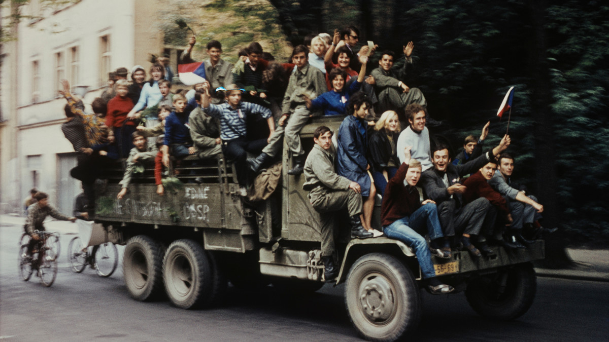 c_katsari's tweet photo. When Soviet-Led Forces Crushed the 1968 ‘Prague Spring’ https://t.co/Ed0jrBG7e8 https://t.co/dAhZYzaBKh