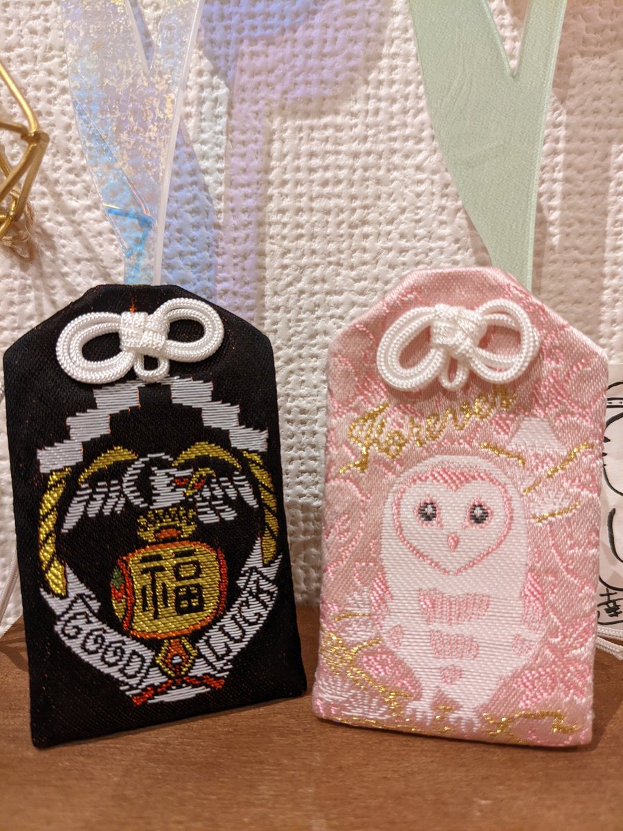 agumilk's tweet photo. 横須賀にはタトゥーとかスカジャン柄のお守りが売っていてすてき
#ドブ板お守り https://t.co/0DFjXVJcEQ