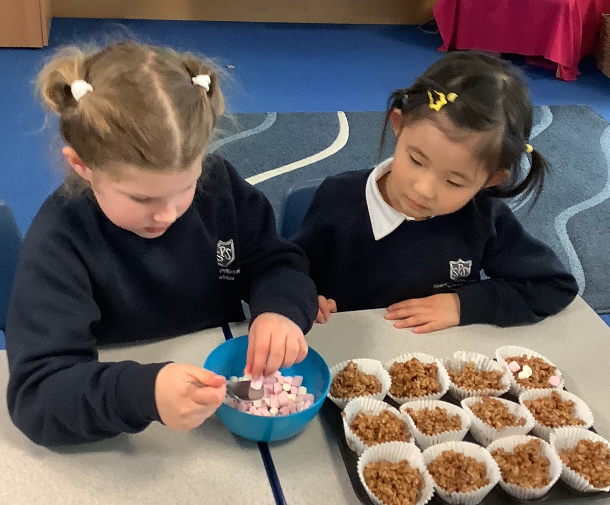 StainesPrepYr1's tweet photo. We loved following a recipe in our #StainesPrepMaths lesson and weighing out all of the ingredients to make chocolate krispie cakes π« #StainesPrepLearning https://t.co/HHHXQHVtve