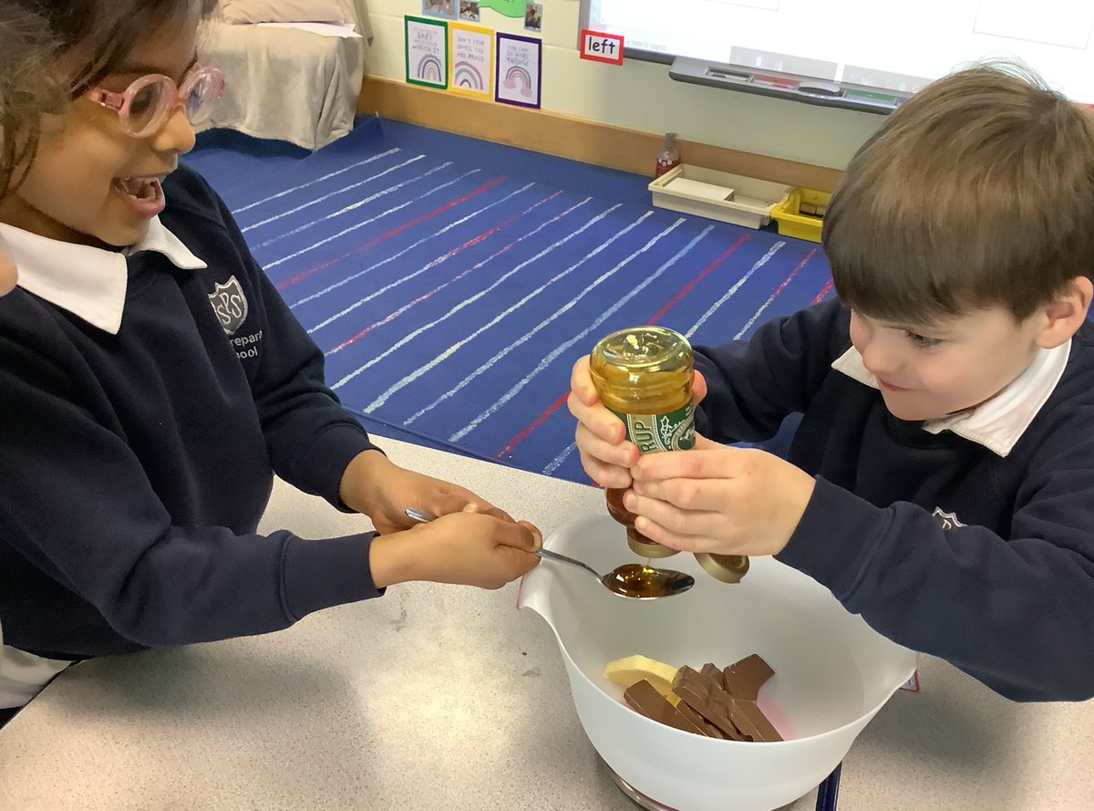 StainesPrepYr1's tweet photo. We loved following a recipe in our #StainesPrepMaths lesson and weighing out all of the ingredients to make chocolate krispie cakes π« #StainesPrepLearning https://t.co/HHHXQHVtve