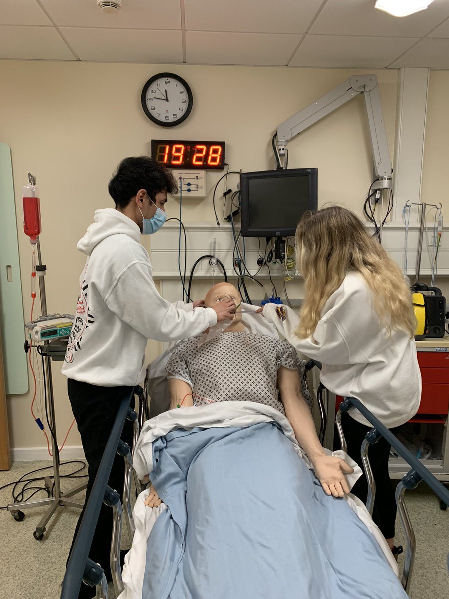 RbchSimulation's tweet image. Last week we had two fantastic days of massive haemorrhage training for nurses working on the GI wards. They were particularly pleased to learn about the importance of giving other blood products as well as blood when treating a patient with a GI bleed. #nurses #teamuhd