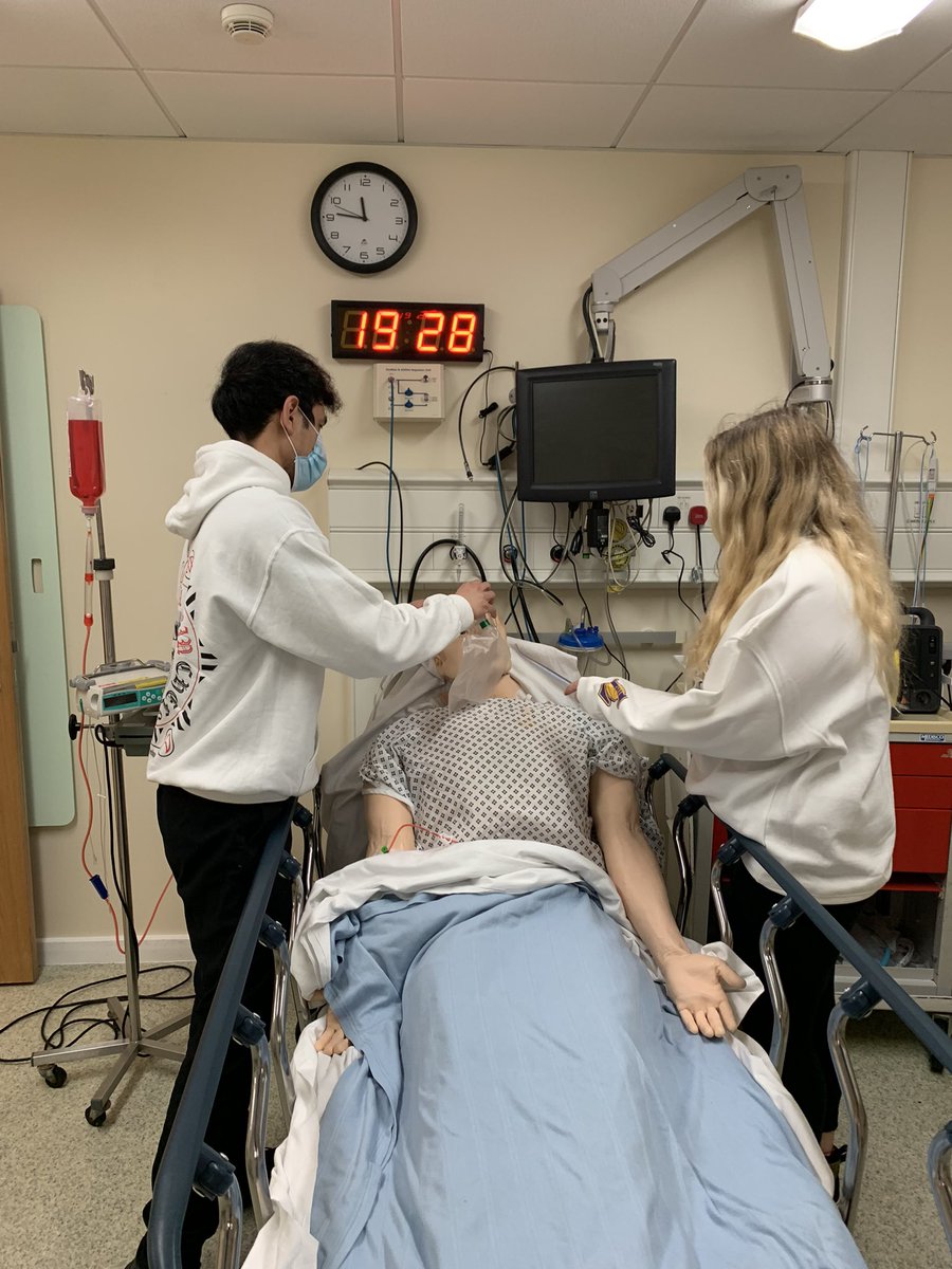 RbchSimulation's tweet image. Last week we had two fantastic days of massive haemorrhage training for nurses working on the GI wards. They were particularly pleased to learn about the importance of giving other blood products as well as blood when treating a patient with a GI bleed. #nurses #teamuhd