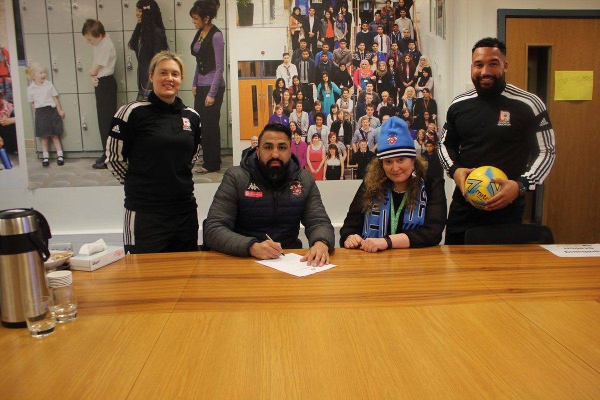 BA_PEandSEA's tweet photo. *Signed, Sealed and now to deliver the best Football Scholarship programme!*

@bradfordacademy  are delighted to announce the launch of our brand new Football Scholarship Programme with @Liversedge_FC.

More info to come this week. Check out @Liversedge_FC for more info. https://t.co/Il950yv8NC