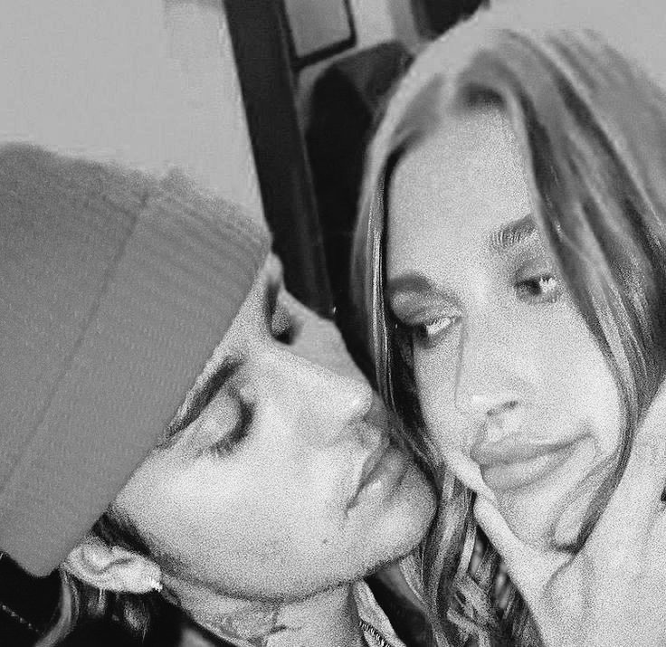 ibeliebersmx's tweet photo. 📝| Justin apenas puede dormir luego de los síntomas de derrame cerebral que tuvo Hailey, una fuente le dice a People. https://t.co/xAsFXvkTlt