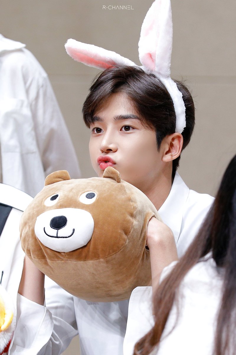 R_CHANNEL1005's tweet photo. 180818 여의도 로운. 찬희

#SF9 #로운 #김석우 #ROWOON #찬희 #강찬희 #CHANI https://t.co/wR6ZPOIeOo