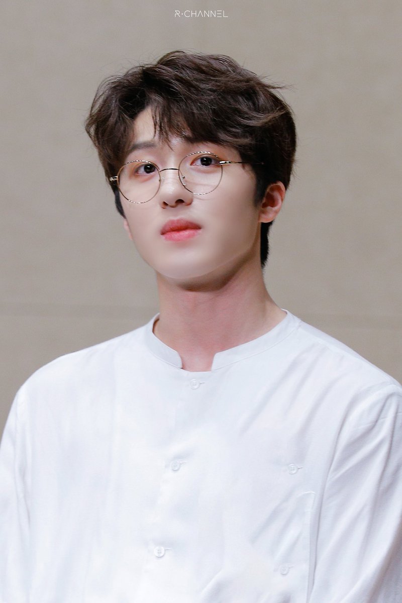 R_CHANNEL1005's tweet photo. 180818 여의도 로운. 찬희

#SF9 #로운 #김석우 #ROWOON #찬희 #강찬희 #CHANI https://t.co/wR6ZPOIeOo
