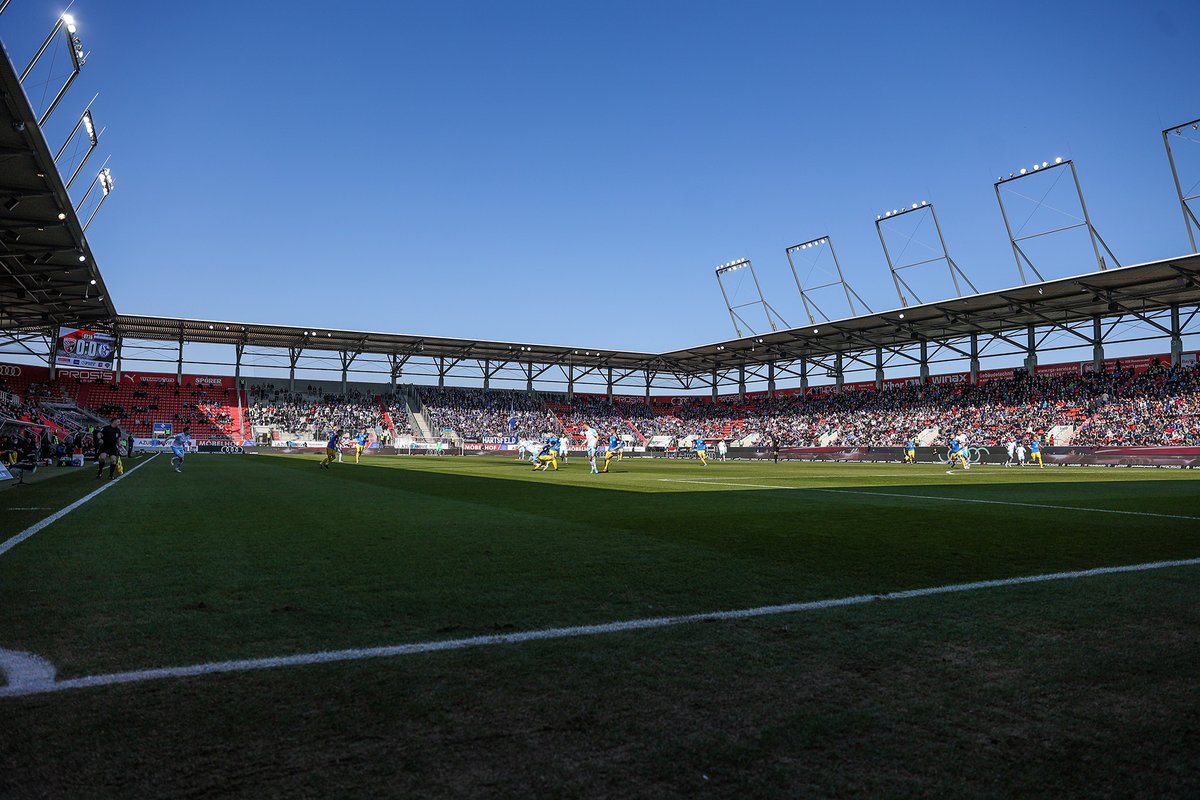 s04fanbelange's tweet photo. Drei Tore und drei Punkte gab's gestern in Ingolstadt für den #S04 zu feiern - hier sind unsere #04fotos mit den Eindrücken von den rund 2.500 Schalkern beim Auswärtssieg! 🔵⚪#FCIS04 https://t.co/I5FM9nRq62