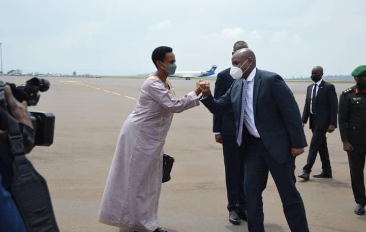ashburgkatto's tweet photo. BINO BYEBIRUMA BOBI 😂

Our President is so confident 💪💪💃🕺... No devil shall ever break the bond between Uganda and Rwanda. We are brothers from the same mother. Long live Gen. @mkainerugaba, long live 🇺🇬🇷🇼 https://t.co/cn119tOYuy