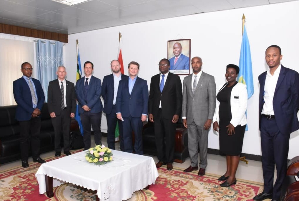 MAEBurundi's tweet photo. The Permanent Secretary at @MAEBurundi Mr. Ferdinand BASHIKAKO, has received in audience a delegation from #Gridworks, a company that invests in electricity networks in Africa, led by Mr. Simon Hodson (Chief Executive Officer). The company wishes to come and invest in #Burundi. https://t.co/83b2Zv8KtH