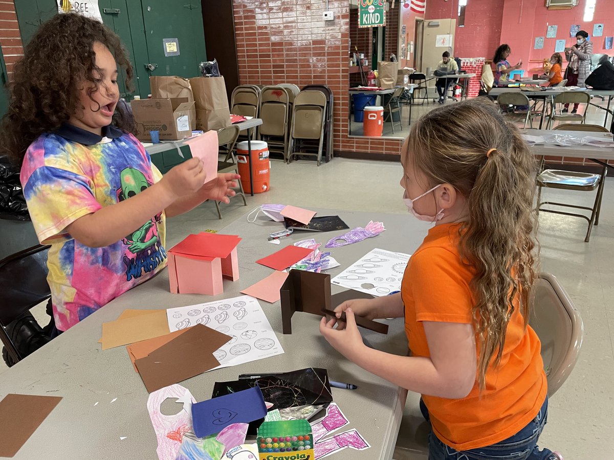 artsphereinc's tweet photo. Photo Dump from our #NASA and spaced themed in-person art afterschool programs!
Starting off the week right with some class inspo, we also hold class virtually every Tuesday through our  free programs webpage at https://t.co/n7sPwSg5n7
.
#STEAMprograms #ASI  #freeartclasses #NGOS https://t.co/kSX1MuqdCH