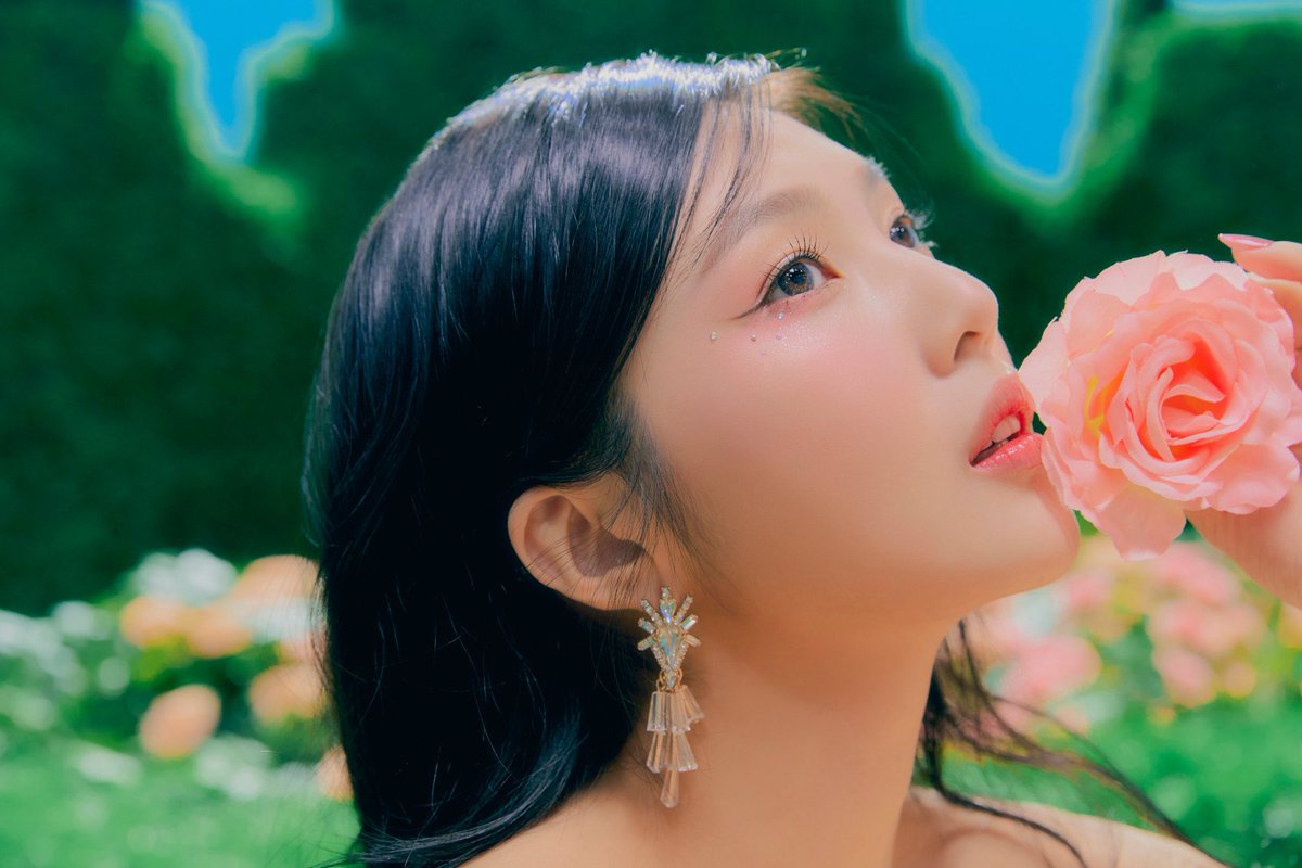 tweetjoy903's tweet photo. นุ้งสวยมาก ถ่ายกับกุหลาบแต่ดันสวยกว่า 🌹
#JOY #조이  #RedVelvet  #레드벨벳 @RVsmtown https://t.co/wlf0nMLGWB