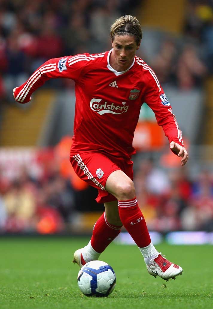 TheKop_com's tweet photo. Long blonde hair, headband, long sleeves, Carlsberg shirt, Nike T90s, and ankle tape.

You already knew it was game over. El Nino 🇪🇸 https://t.co/lRDOqh3Ide