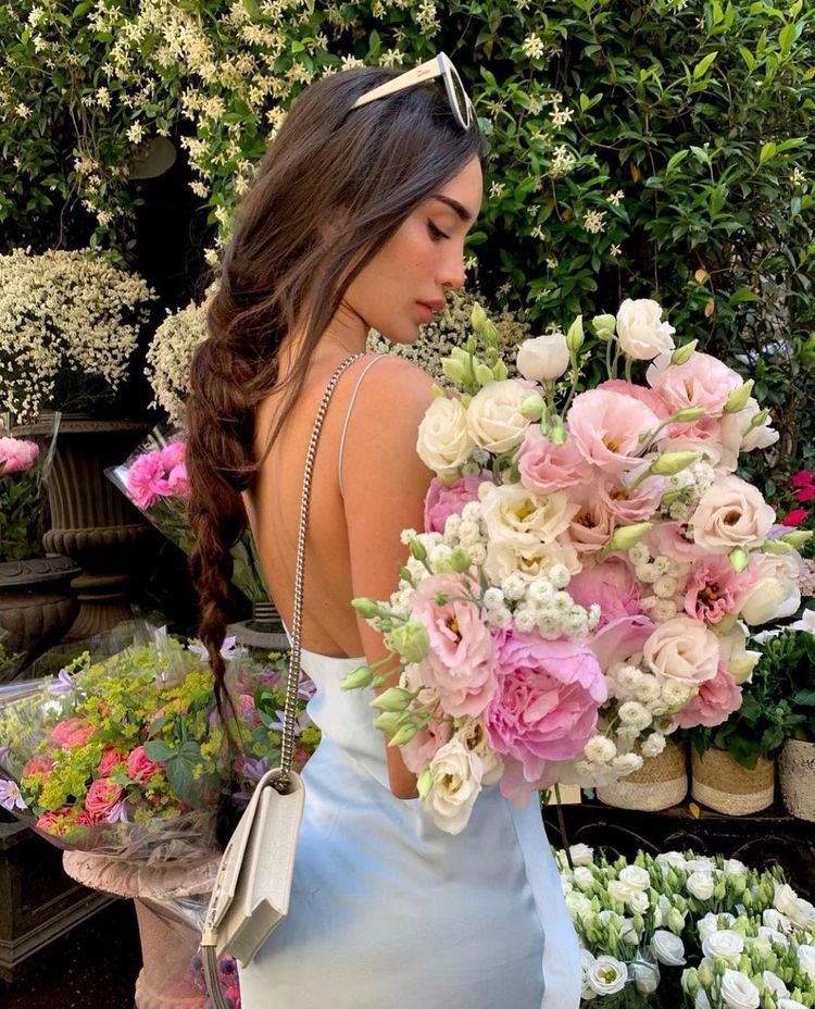 pradavante's tweet photo. flowers in the city 🌸 https://t.co/5i1WAuPeEx