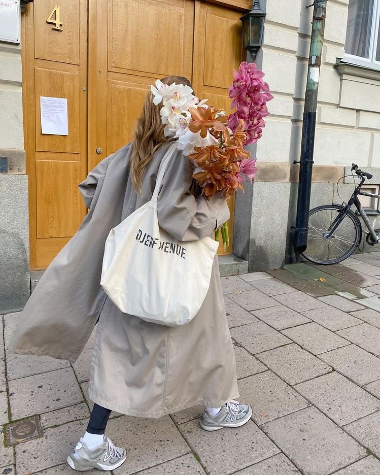 pradavante's tweet photo. flowers in the city 🌸 https://t.co/5i1WAuPeEx
