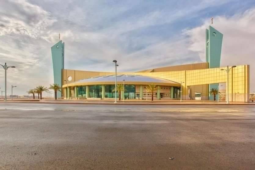 ScreenMix's tweet photo. مسجد "جامعة تبوك" بالسعودية  بدون أعمدة  بتأسيس فريد من نوعه ♥️! https://t.co/X4fMN3ADB4