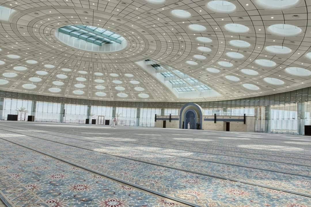 ScreenMix's tweet photo. مسجد "جامعة تبوك" بالسعودية  بدون أعمدة  بتأسيس فريد من نوعه ♥️! https://t.co/X4fMN3ADB4