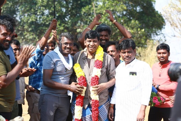 IndiaStarsNow2's tweet photo. Actor #Vadivelu joined the sets of #MAAMANNAN

@mari_selvaraj @RedGiantMovies_ @Udhaystalin @KeerthyOfficial @arrahman #FahadhFaasil @thenieswar @editorselva @kabilanchelliah @kalaignartv_off @MShenbagamoort3 @SonyMusicSouth @teamaimpr https://t.co/MIDioBQtYd