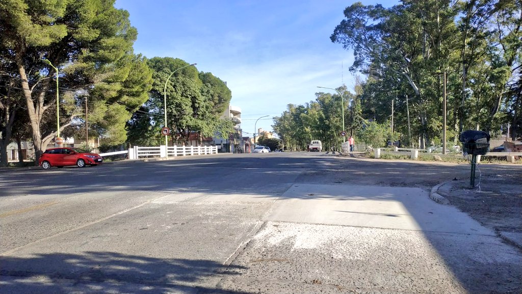 seguridadmbb's tweet photo. 🚧Apertura de paños en Remedios de Escalada y Chacabuco; y en Bolivia y Roca

🚗Finalizadas las tareas de reparación  se habilitó al tránsito Av Alem 1500

👷🏽A cargo del plantel de Mantenimiento Vial

⚠️Se recuerda que por cuestiones de seguridad se sugiere respetar el vallado https://t.co/B1on7LuSFL