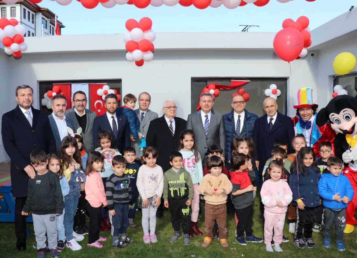 Yüreğir Belediyemiz tarafından, PTT Evleri Mahallemize yapılan Hanım Sabuncu Kreşi'nin açılışına katıldık.

#Adana'mıza ve #Yüreğir'imize hayırlı olsun.